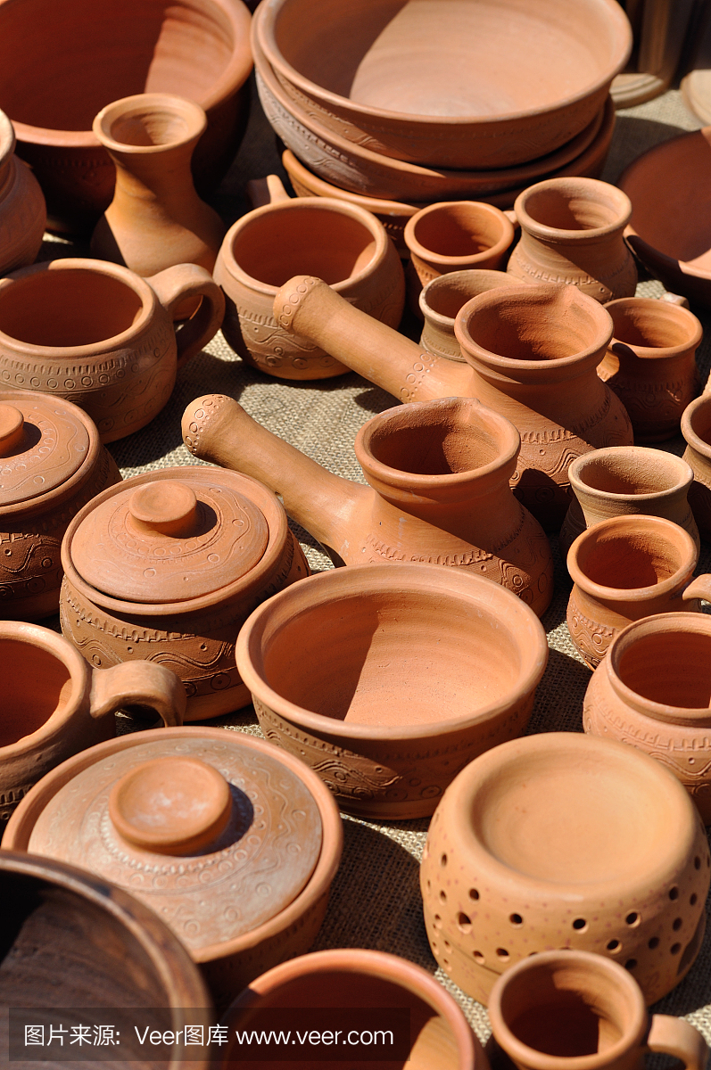 传统的乌克兰手工粘土陶器生产